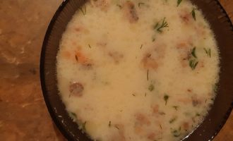 Сырный суп с куриным филе и грибами